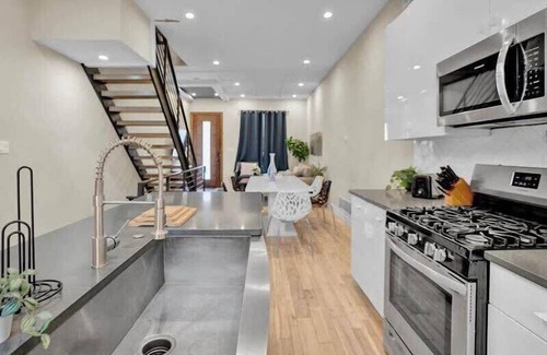 South Philadelphia House | NEW | Private Rooftop Jacuzzi | Skyline Views