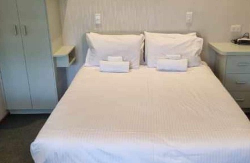 Alexandra Cabin | Alexandra Parklife. Deluxe Studio 2