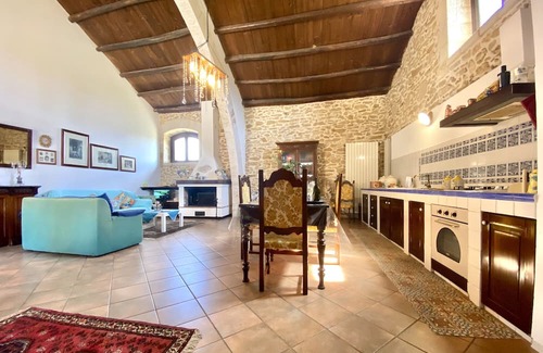 Alcamo Villa | Villa 'Baglio Giganti' with Private Terrace, Wi-Fi and Air Conditioning
