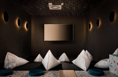 Milagrosa Apartment | Modern Room with High-Speed Wi-Fi in Pamplona