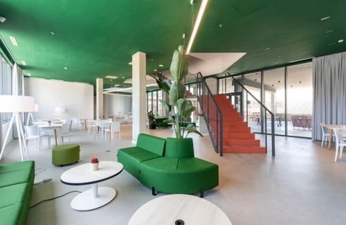 Milagrosa Apartment | Modern Room with High-Speed Wi-Fi in Pamplona