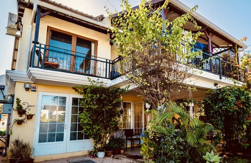 La Preneuse House | Cozy Home with Green Garden