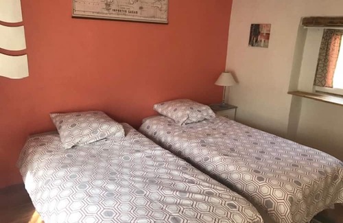 Reilhanette House | Holiday Home 'Les Eyssaux En Baronnies' with Mountain View, Private Terrace and Wi-Fi