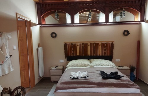 Kisnana House | Holiday home with a view of the castle