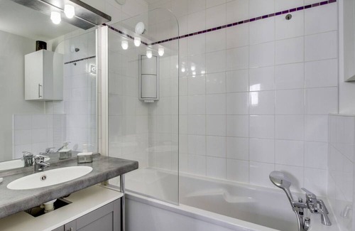 7th Arrondissement Apartment | DIFY Malot - Jean Macé