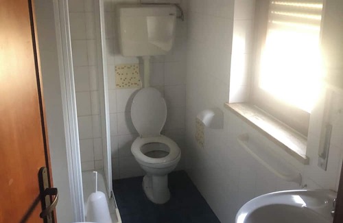 Partanna House | White house apartment with garden