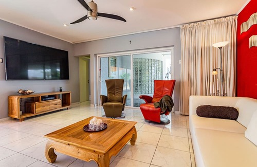 Ponton Villa | Large Villa w/Private Pool! Great Location + FREE Utilities