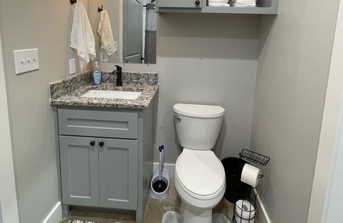 Jasper Cabin | Cozy cabin located on the Angelina River and minutes away from lake Sam Rayburn.