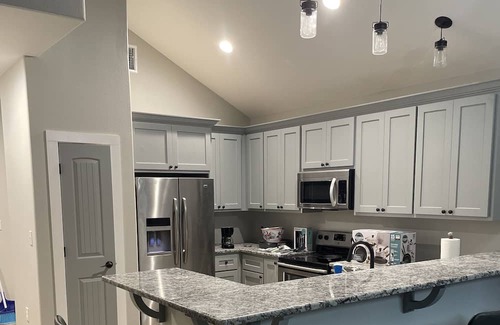 Jasper Cabin | Cozy cabin located on the Angelina River and minutes away from lake Sam Rayburn.