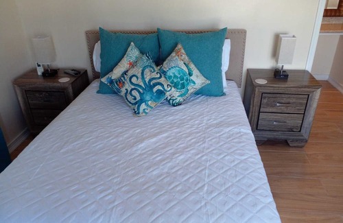 Rolleville Cottage | 1-2 MINUTES AWAY FROM THE BEACH