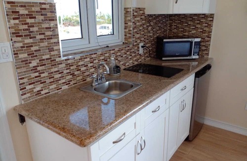 Rolleville Cottage | 1-2 MINUTES AWAY FROM THE BEACH