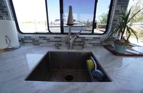 Birds Landing Boat Rental | Romantic Getaway with Sauna, fireplace and great seal watching