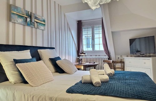 Maillets - Bellevue House | Chambre de Charme Piscine Chauffée Centre Parking Jardin