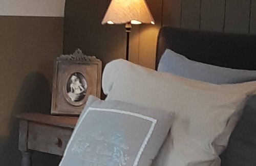 Fernelmont Bed & Breakfast | Bed and Breakfast "In the Shade of Walnut"
