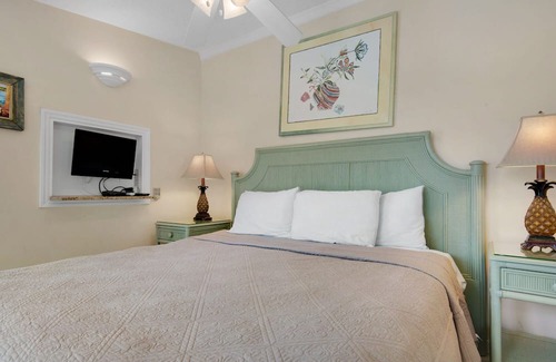 Red Hook Resort | Private Pool villa. Walk to Sapphire Beach