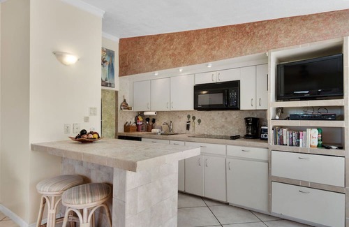 Red Hook Resort | Private Pool villa. Walk to Sapphire Beach