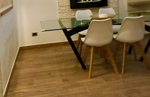 Municipio 5 Villa | The blatant red tulip