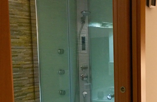 Municipio 5 Villa | The blatant red tulip