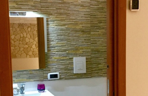 Municipio 5 Villa | The blatant red tulip