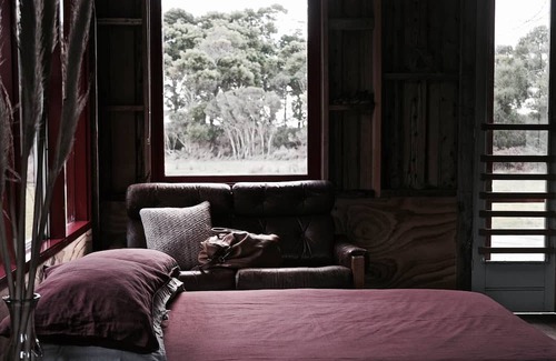 Tarwin Lower House | Liptrap Loft: 1 Dwelling, 5 Acres, 0 Neighbours