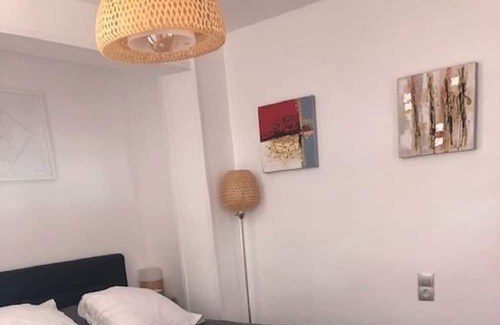 Calafat Villa | Air-conditioned villa 9/10 people in large fenced garden 150 m from the sea