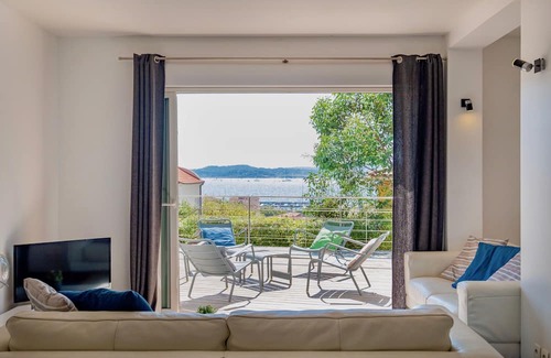 Sainte-Maxime City Centre Villa | CENTRAL VILLA with PANORAMIC SEA VIEWS -- SAINTE-MAXIME -- SLEEPS 14 !