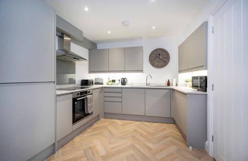 Sudbury Apartment | DB: 2 King Charles Court