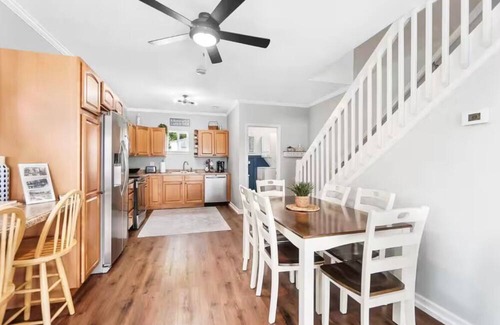 Brimfield House | 3 Bedroom Charming Lakefront Home! Family friendly