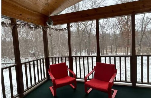 Big Lake House | Merry Moose Lodge - Pets Welcome