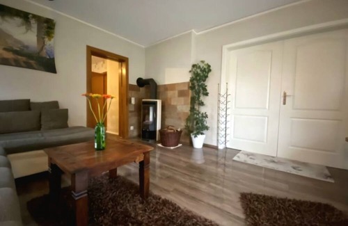 Marburg Apartment | Marburg Apartment relaxed Erwin in a quiet location on the edge of the forest with balcony