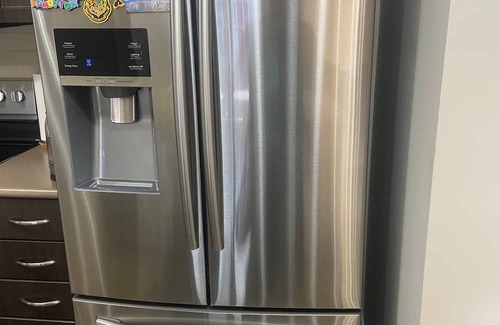 Southwest Edmonton Apartment | Fabulous 2-bedroom apartment with WiFi in charming Edmonton