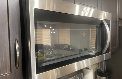 Southwest Edmonton Apartment | Fabulous 2-bedroom apartment with WiFi in charming Edmonton