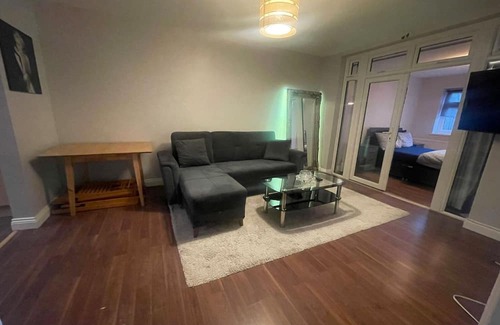 Perry Vale Apartment | Charming Spacious Double Room in a Flat Pleasant Greater London with WiFi