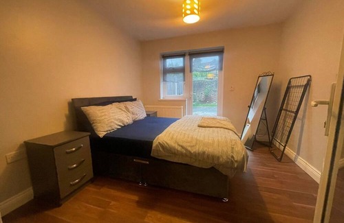 Perry Vale Apartment | Charming Spacious Double Room in a Flat Pleasant Greater London with WiFi