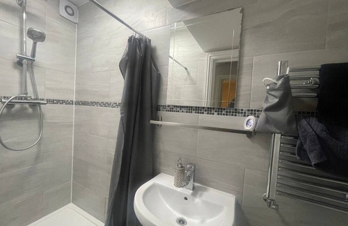 Perry Vale Apartment | Charming Spacious Double Room in a Flat Pleasant Greater London with WiFi