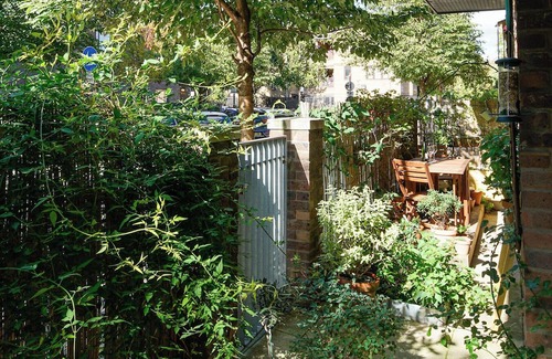 Haggerston Apartment | Spacious home with a touch of wilderness at the heart of East London.