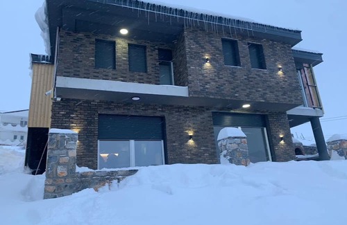 Popova Sapka Villa | Lovely villa with Jacuzi and the best view in Popova Shapka