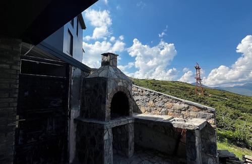 Popova Sapka Villa | Lovely villa with Jacuzi and the best view in Popova Shapka