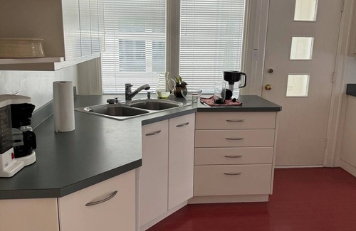 Saskatoon Downtown House | 5 minutes to downtown, University, Hospital, Cozy Gallery House on the River