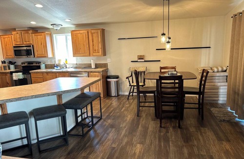 Sunland Estates House | Comfortable 3 bedroom/2 bathroom home in Sunland Estates