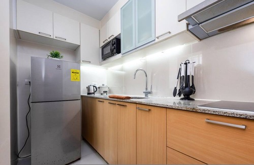 Lapu-Lapu Apartment | Furnished 1BR | Amenity View, WiFi, Netflix, Pool and Beach