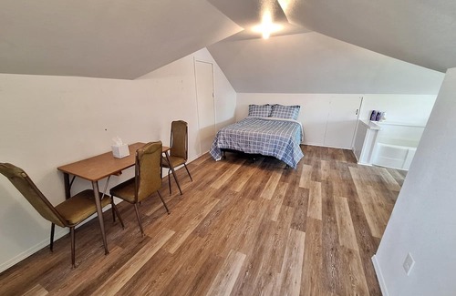 Pendleton Apartment | Walking distance to Round Up Grounds and Main Street.