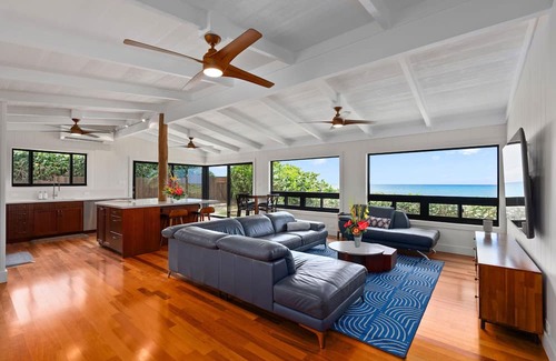 Mokuleia House | Promo price until November! Mokuleia Beach Villa: Beachfront w/Ocean Views,Deck
