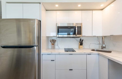 Sunny Isles Beach Condo | Miami Style 1 Bedroom w/Direct Ocean View!nn