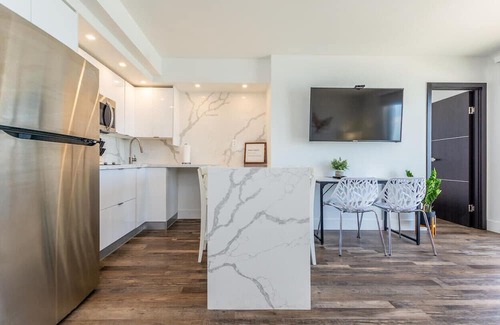 Sunny Isles Beach Condo | Miami Style 1 Bedroom w/Direct Ocean View!nn