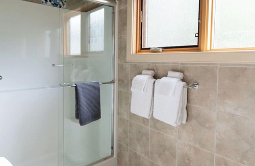 Kaslo Resort | The Sentinel – Your Destination for Soul Relaxation, Steps From Kootenay Lake!