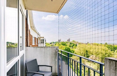 Forest Hill Apartment | Stunning 2 Bedroom Apartment