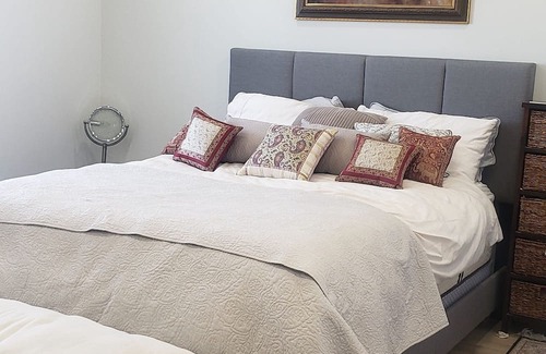 The Beaches House | Room in The Beaches. Modern and recently renovated house. Quiet and respectful.