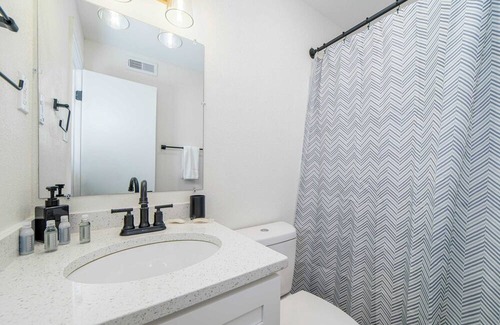 East Ocean View Apartment | Squid Suite | Near the beach | Pet-friendly
