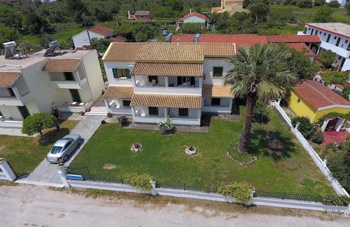 Roda Apartment | Studio Apartment 'Standard 1' with Shared Terrace, Wi-Fi and Air Conditioning